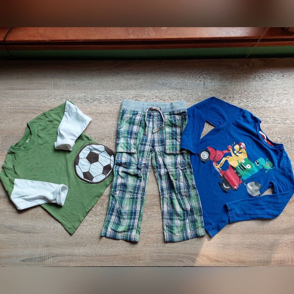 2011 Boden pants + two tees - Picture 16 of 16